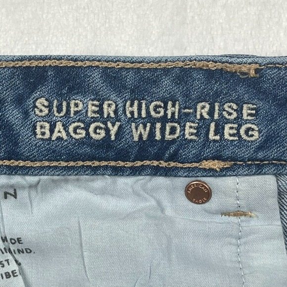 American Eagle Super High Rise Baggy Wide Leg Jeans Womens 14 Light Wash Stretch - Picture 2 of 16